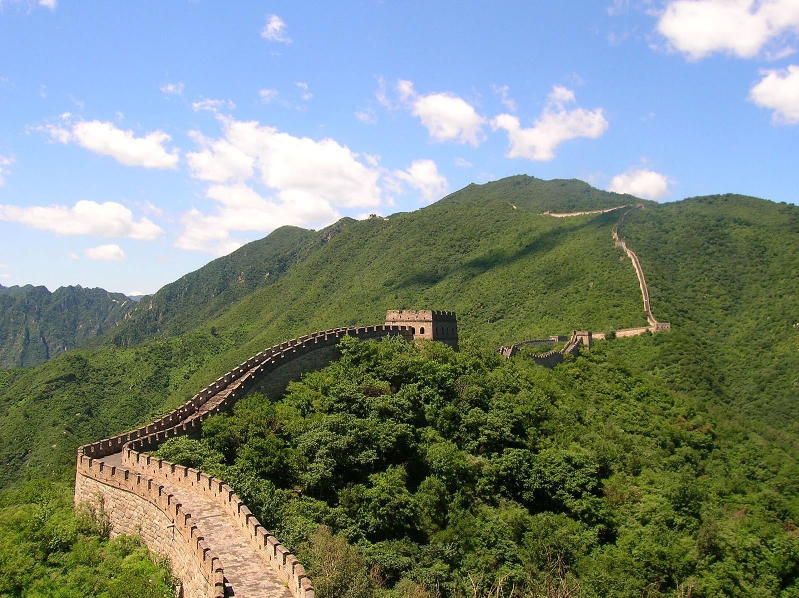 Map of China with travel vaccination icons for a UK traveller's pre-trip planning