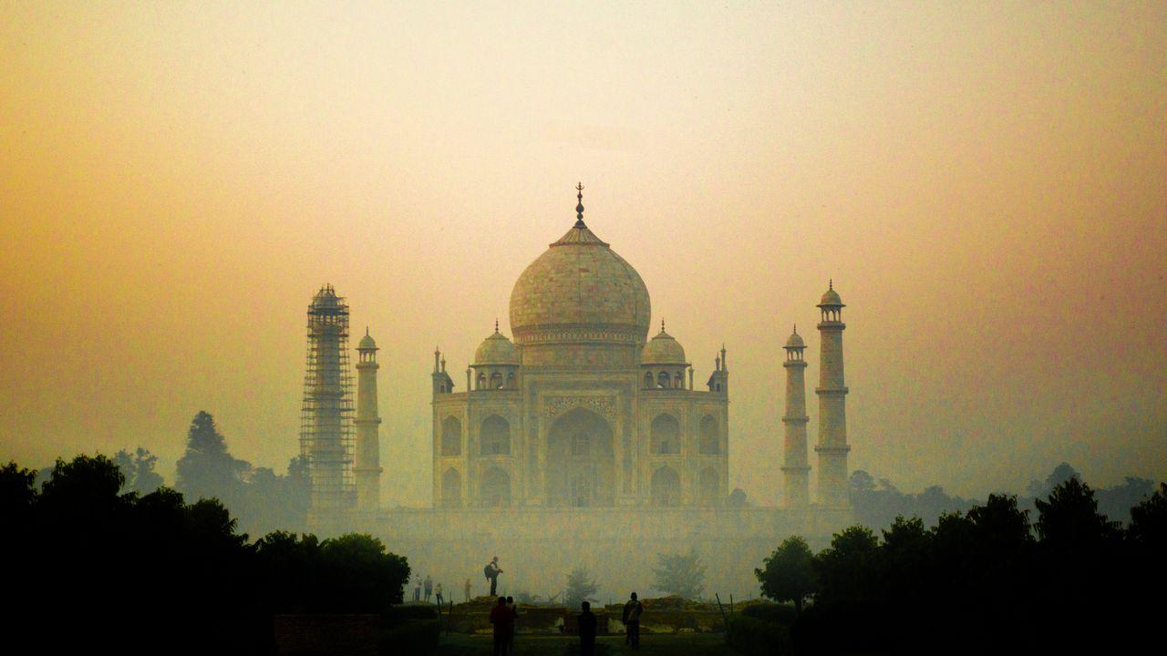 Taj Mahal and Indian scenery